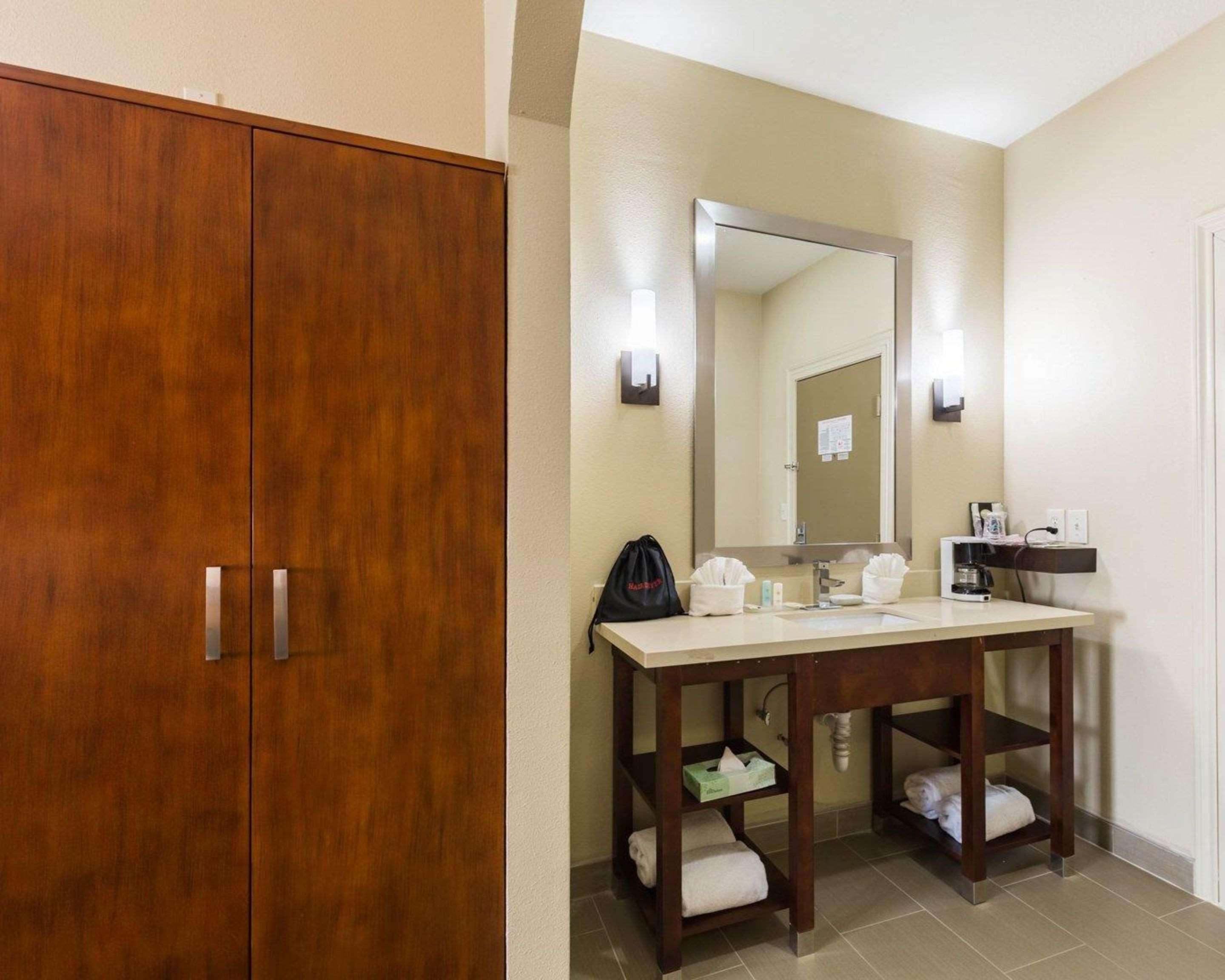 Econo Lodge Inn & Suites East Houston I-10 Ngoại thất bức ảnh