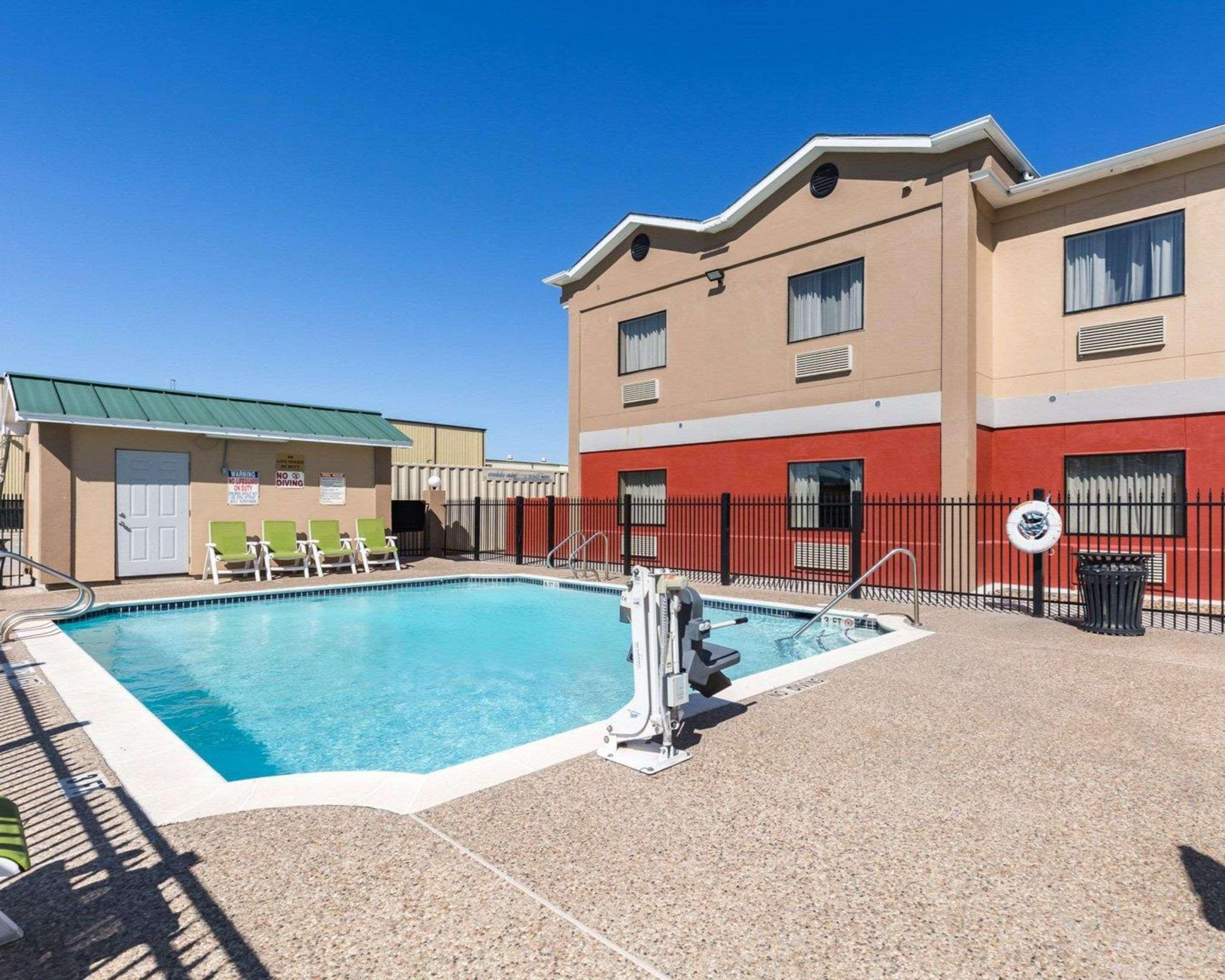 Econo Lodge Inn & Suites East Houston I-10 Ngoại thất bức ảnh