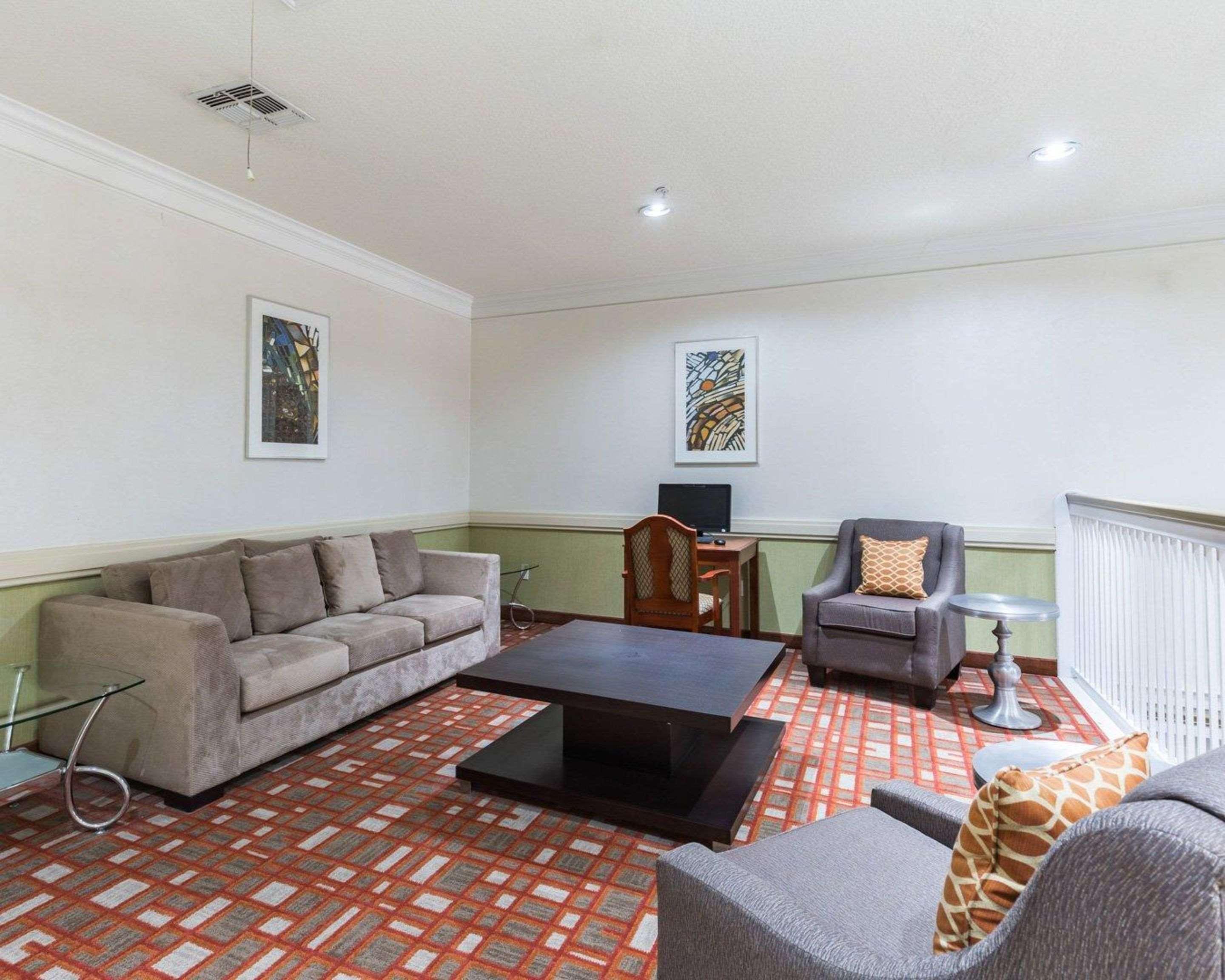 Econo Lodge Inn & Suites East Houston I-10 Ngoại thất bức ảnh