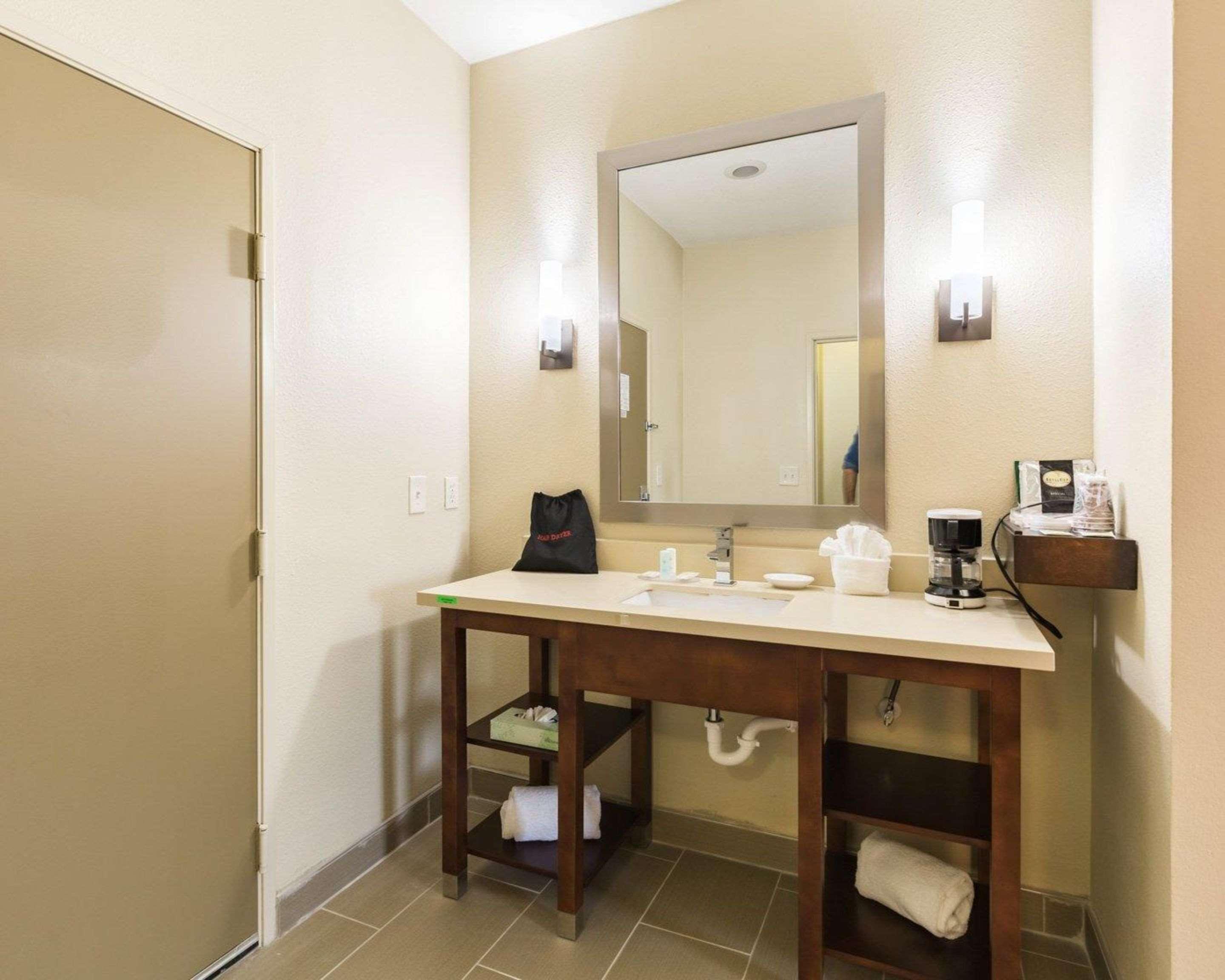 Econo Lodge Inn & Suites East Houston I-10 Ngoại thất bức ảnh
